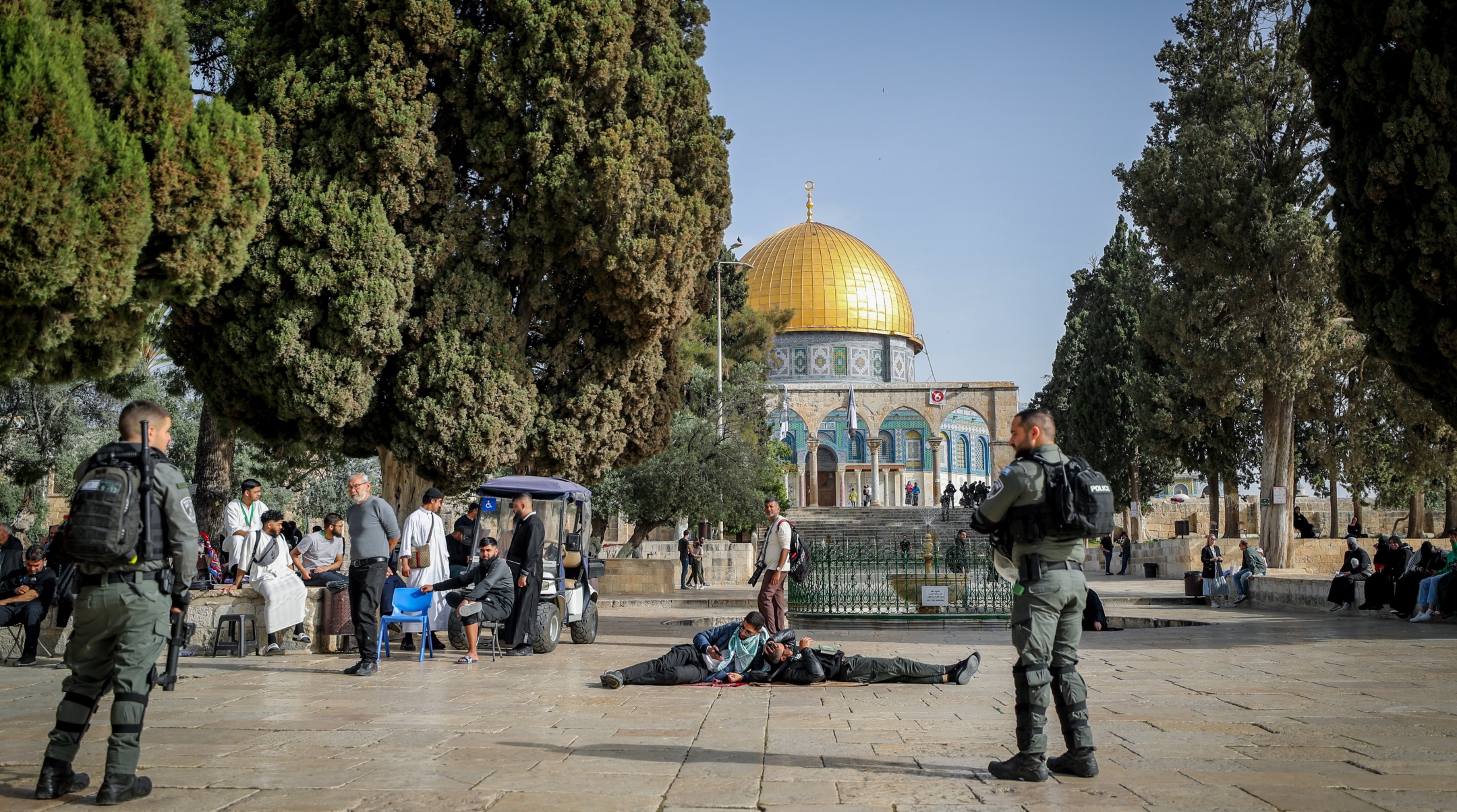 Israeli security forces guard while Jews visit the Temple Mount, in Jerusalem’s Old City, during the Passover holiday the holy month of Ramadan, April 9, 2023. (Jamal Awad/Flash90)