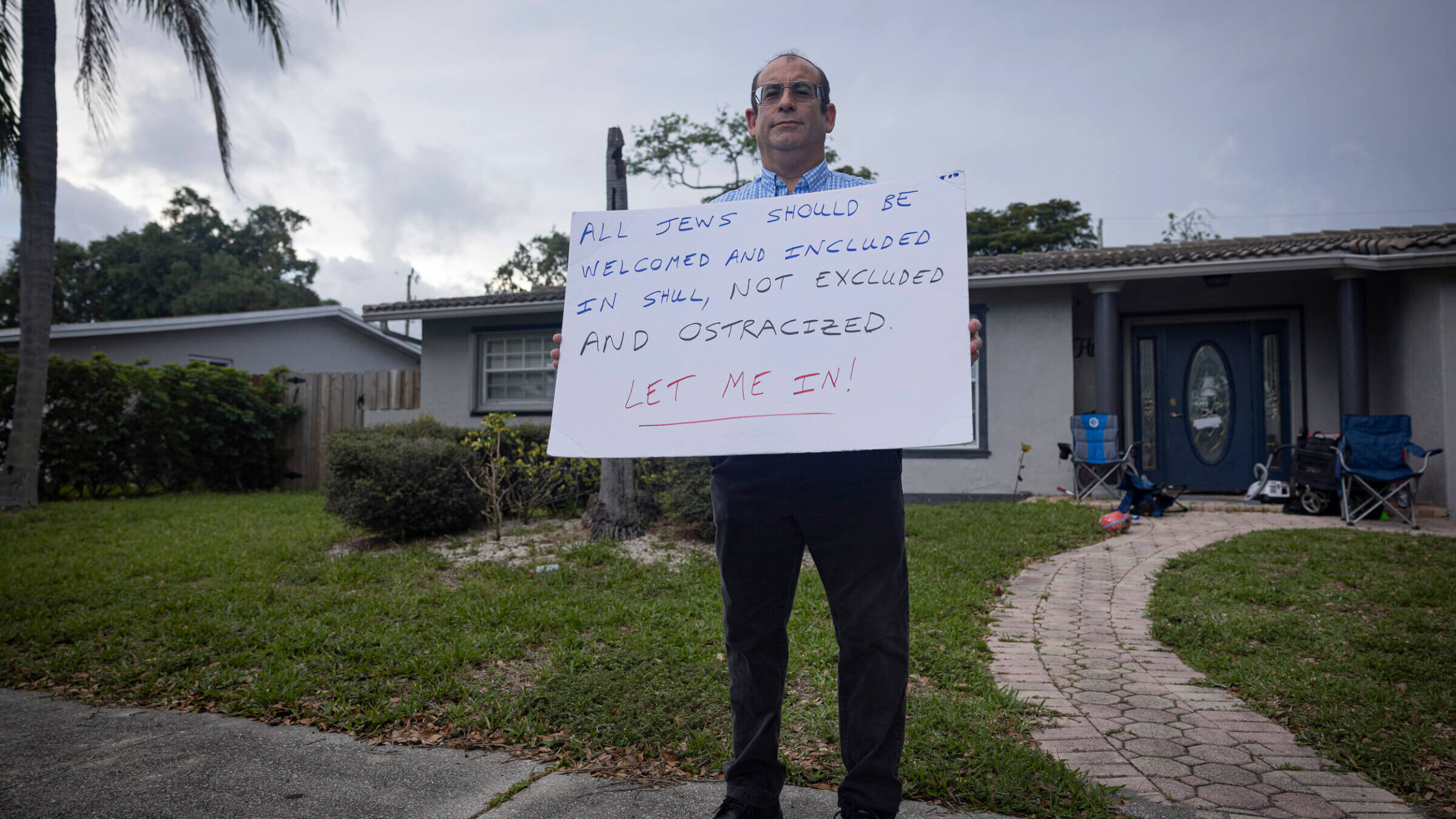 Brian Mandel poses outside of Kehillas Hollywood Hills, an Orthodox synagogue that meets in a rabbi’s home, on Sunday, April 16. Mandel asked not to be photographed during his weekly Shabbat protest, because it would violate his observance.