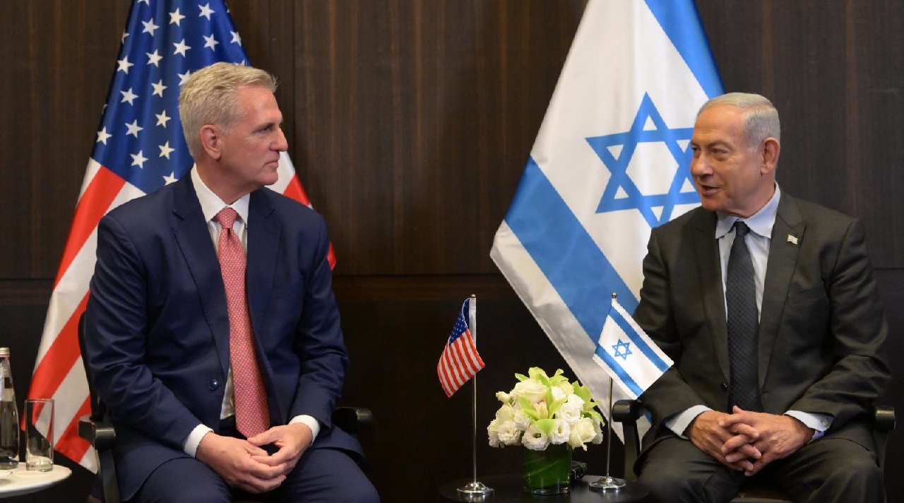 U.S. House of Representatives Speaker Kevin McCarthy meets with Israeli Prime Minister Benjamin Netanyahu at the Knesset in Jerusalem, May 1, 2023. (Amos Ben-Gershom, Israel Government Press Office)