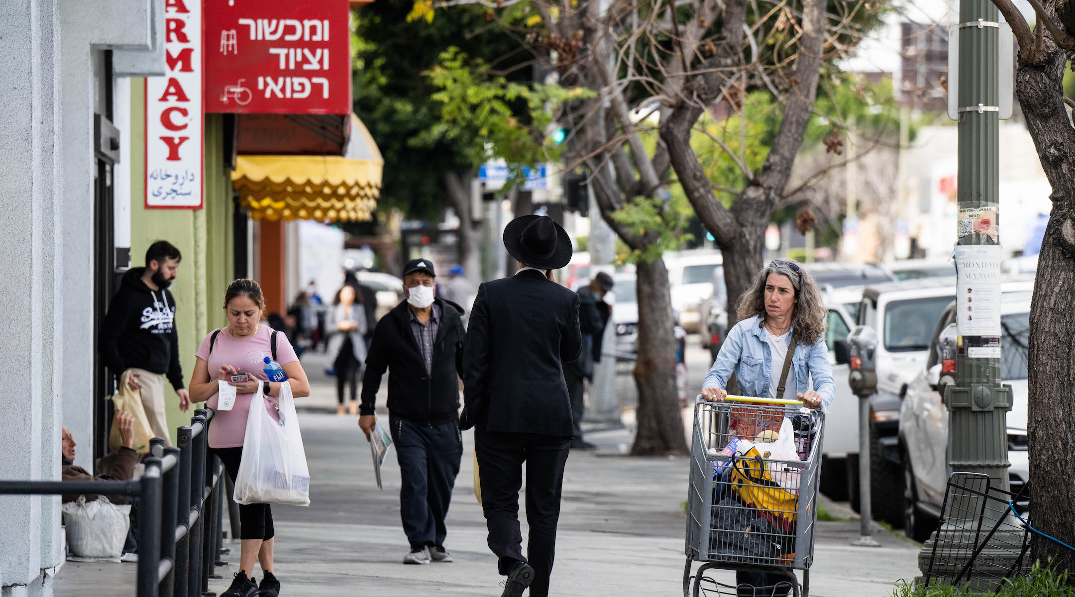 The new location of the Ziegler School of Rabbinic Studies is a few blocks away from the kosher establishments and synagogues of Los Angeles’ Pico-Robertston neighborhood. (Sarah Reingewirtz, Los Angeles Daily News/SCNG)