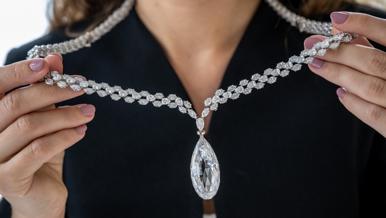 The “Briolette of India” diamond necklace from the Heidi Horten collection sold for more than $7 million. (Fabrice Coffrini/Getty)