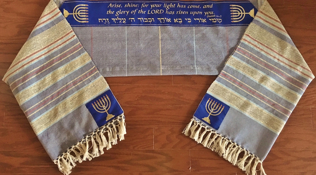 Congregants and visitors can weave their own religious garments at Neve Shalom, a Conservative synagogue in Metuchen, N.J.