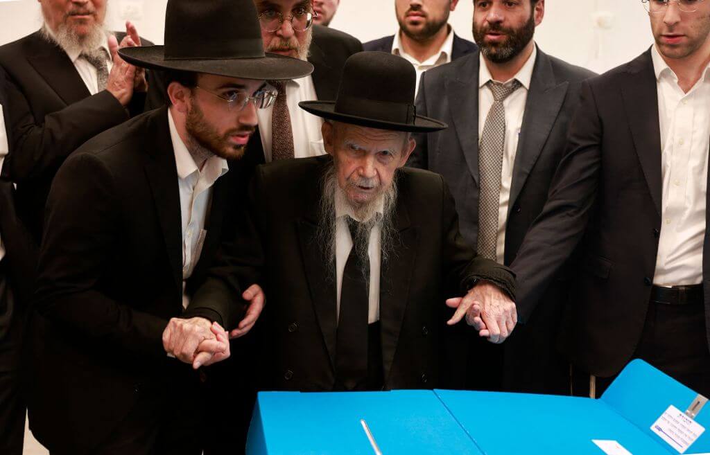 Rabbi Gershon Edelstein gets helps as he casts his ballot in the Nov. 2022 election in Israel. (Getty)