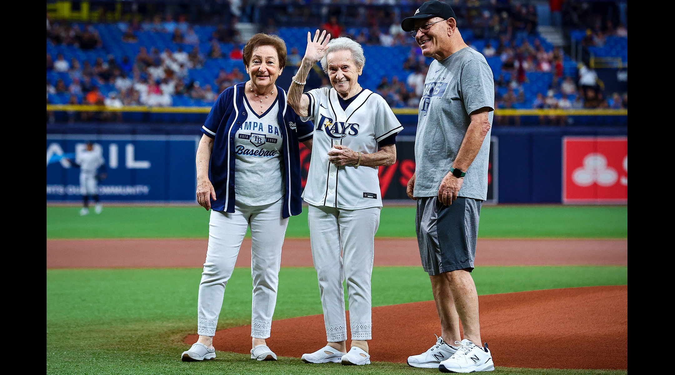 Helen Kahan, center, with her daughter Livia Wein and son Lucian Kahan. (Courtesy of the Tampa Bay Rays)