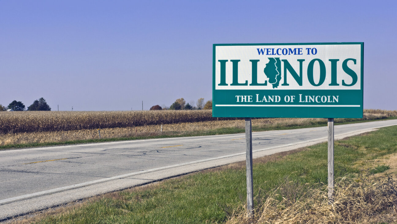 A welcome sign at the Illinois state line.