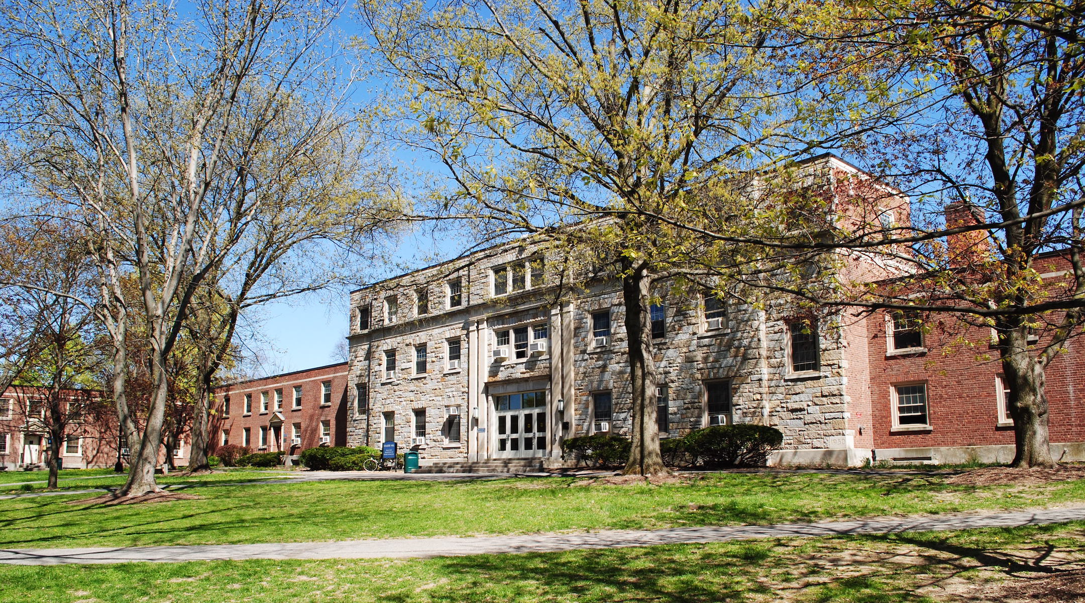 College Hall at SUNY New Paltz in New Paltz, New York, May 1, 2013. (crz4mets2 via Wikimedia Commons)