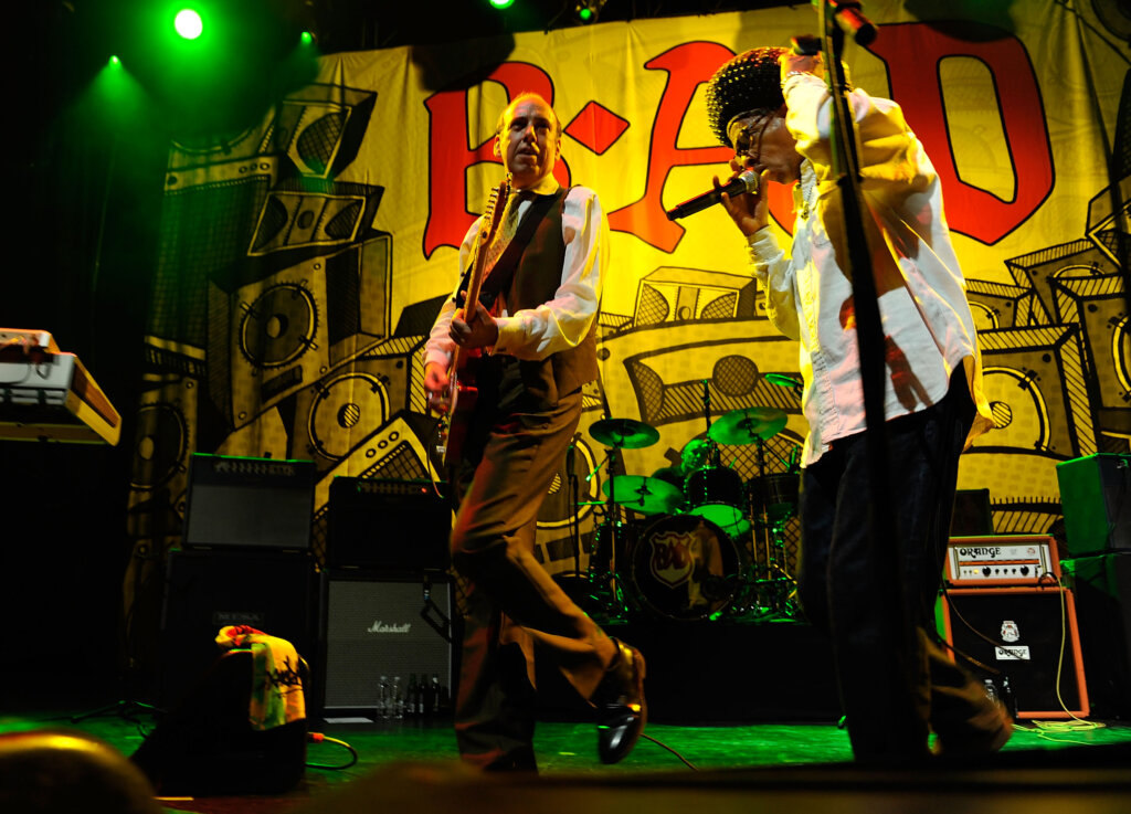 Mick Jones: The only Jewish guitarist who matters – The Forward