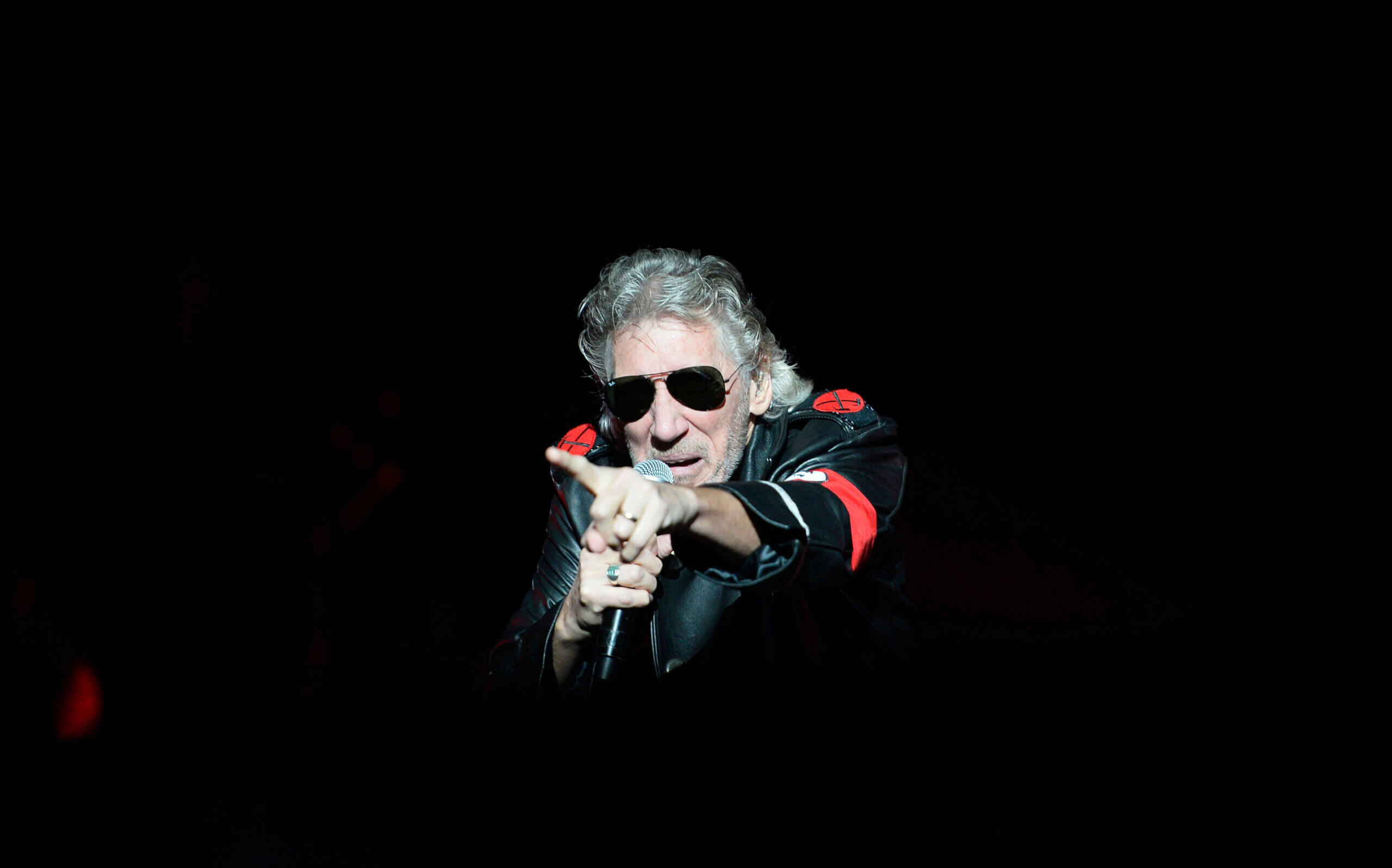 Anne Frank Trust scolds Roger Waters – The Forward