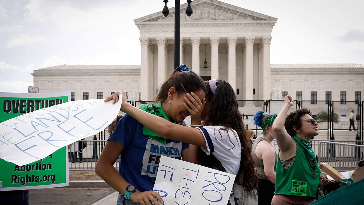 Abortion rights activists react to the ruling overturning Roe at the U.S. Supreme Court on June 24, 2022. (Getty)