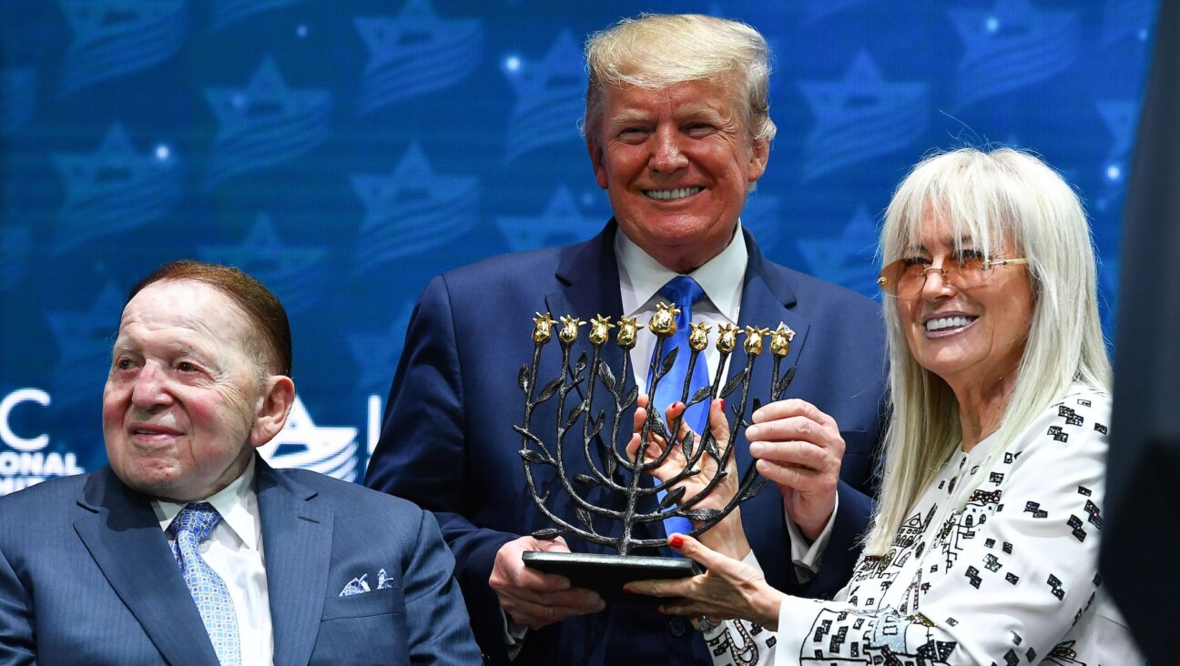 Miriam Adelson poses with her husband Sheldon Adleson and Donald Trump at the Israeli American Council National Summit 2019 in Hollywood, Florida, Dec. 7, 2019. (Mandel NGAN/AFP via Getty Images)