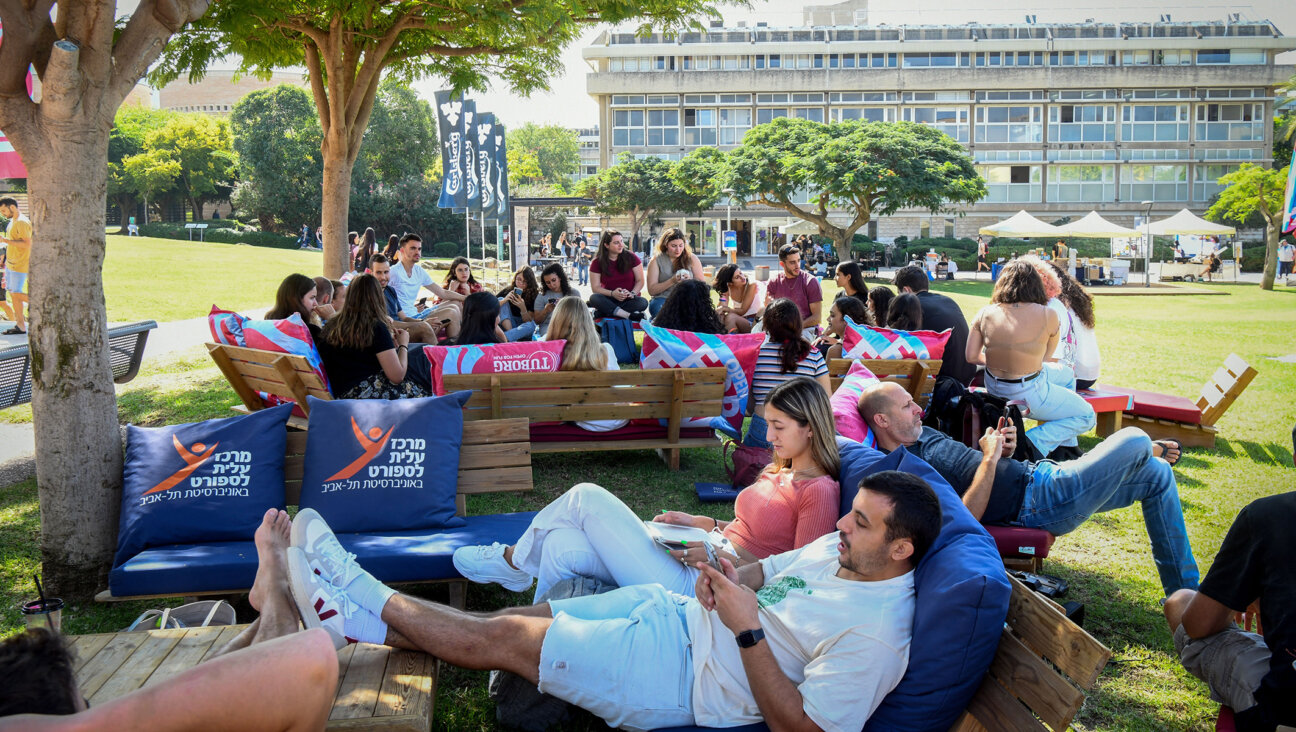 Students at Tel Aviv University on the first day of the new academic year, October 10, 2021. A new vote by the American Anthropological Association plans to endorse a boycott of Israeli universities in accordance with the BDS movement, but not of individual Israeli scholars. (Flash90)