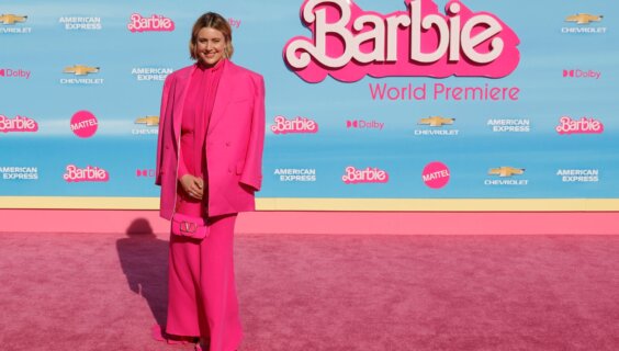 גרעטאַ גערוויג, די רעזשיסאָרין פֿונעם פֿילם „באַרבי“, אויף זײַן פּרעמיערע דעם 9טן יולי 2023