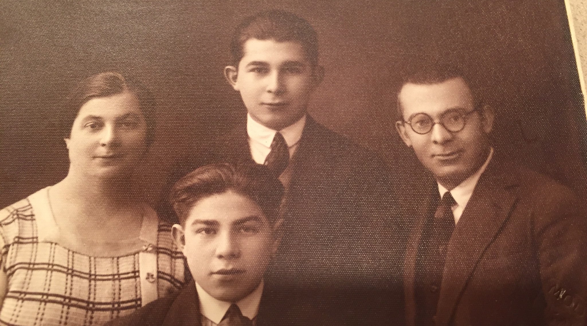 Reuben Efron, back center, poses with his brother Irving Effron, below center and his mother and his uncle in an undated photo. (Courtesy Barry Effron)