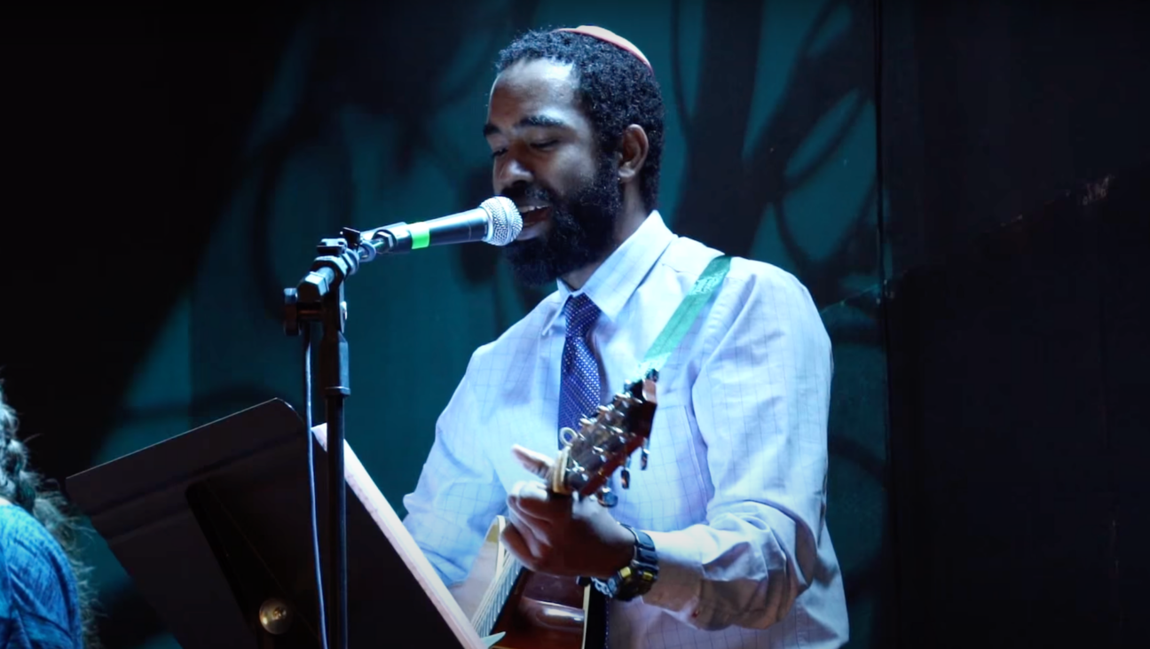 Jonathan Dade calls himself the “rabbi” of a Messianic Jewish congregation in Georgetown, Texas. His services mix elements of Jewish and Christian traditions. (Screenshot via YouTube)