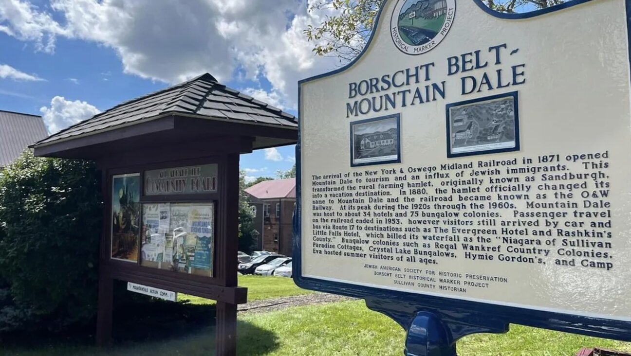 The recently installed marker pays tribute to Mountain Dale's role in the Borscht Belt resort ecosystem. 
