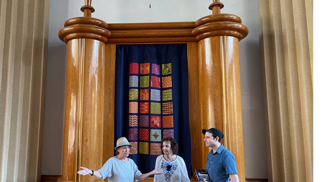 William Helmreich's widow, Helaine, <i>center</i>, and son Joseph, <i>right</i>, with Toby Weiss, wife of Rabbi Avi Weiss, <i>left</i>, at the Hebrew Institute of Riverdale.