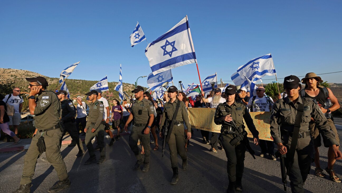 אַנטי־רעגירונג דעמאָנסטראַנטן, דעם 8טן אויגוסט, אין די גולן־הייכן, וווּ פּרעמיער בנימין נתניהו איז אַוועק אויף וואַקאַציע