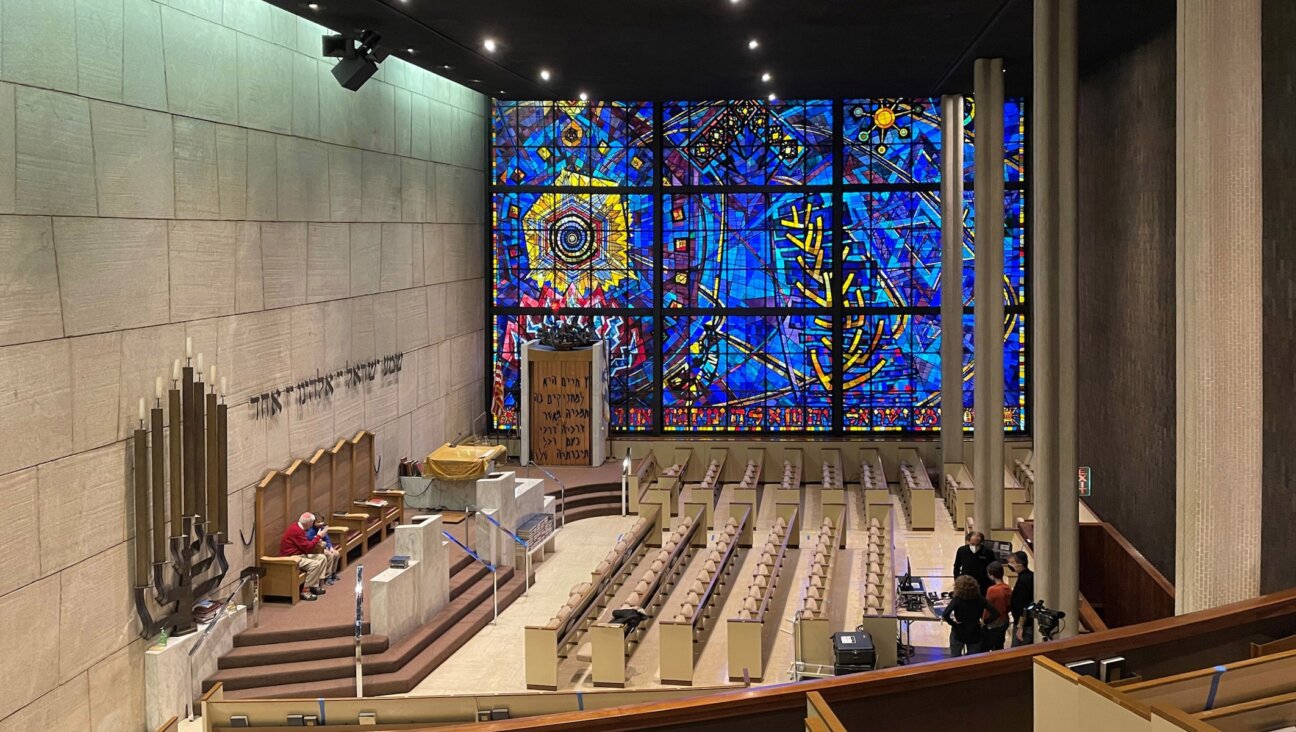 The expansive interior of the Chicago Loop Synagogue is conducive to social distancing. (Paul Harding/FAIA)