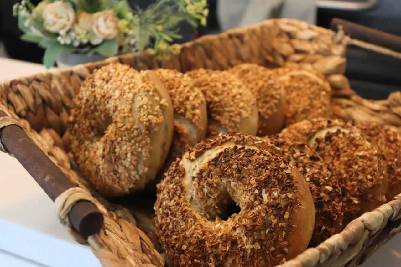 A basket full of onion bagels.