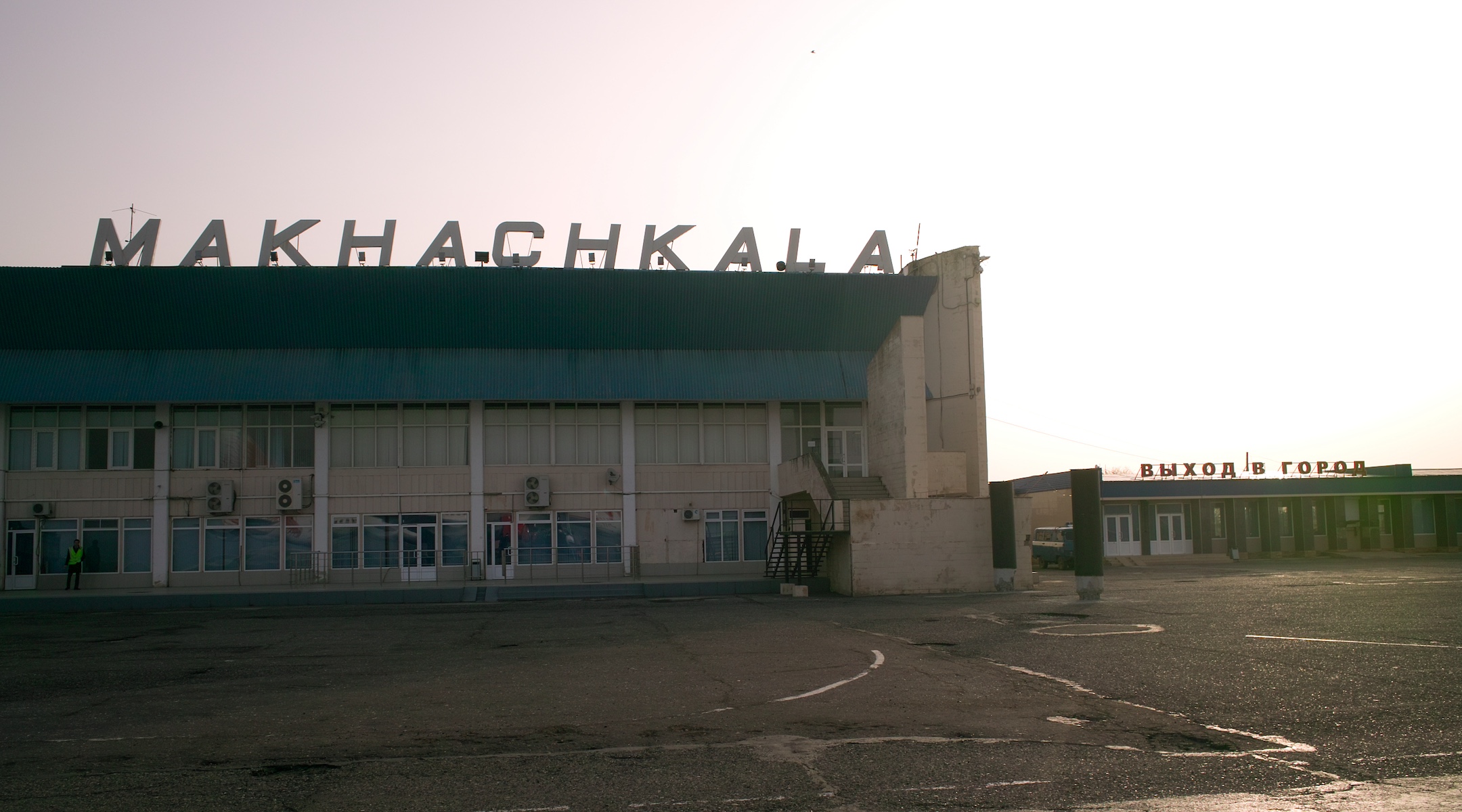 A view outside the Makhachkala airport in 2010. (Fred Schaerli/Wikimedia Commons)