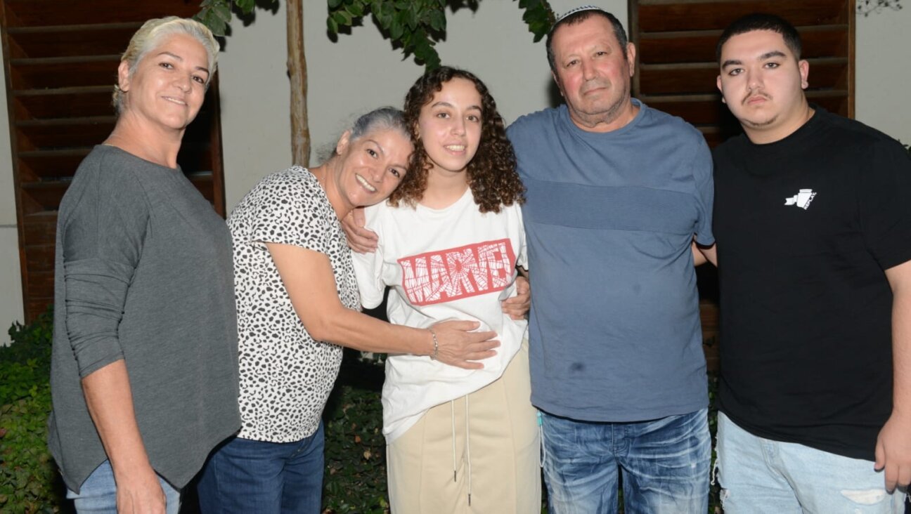 Ori Megidish, center, poses with her family after her rescue from the Gaza Strip, Oct. 30, 2023. (Israel Security Agency)