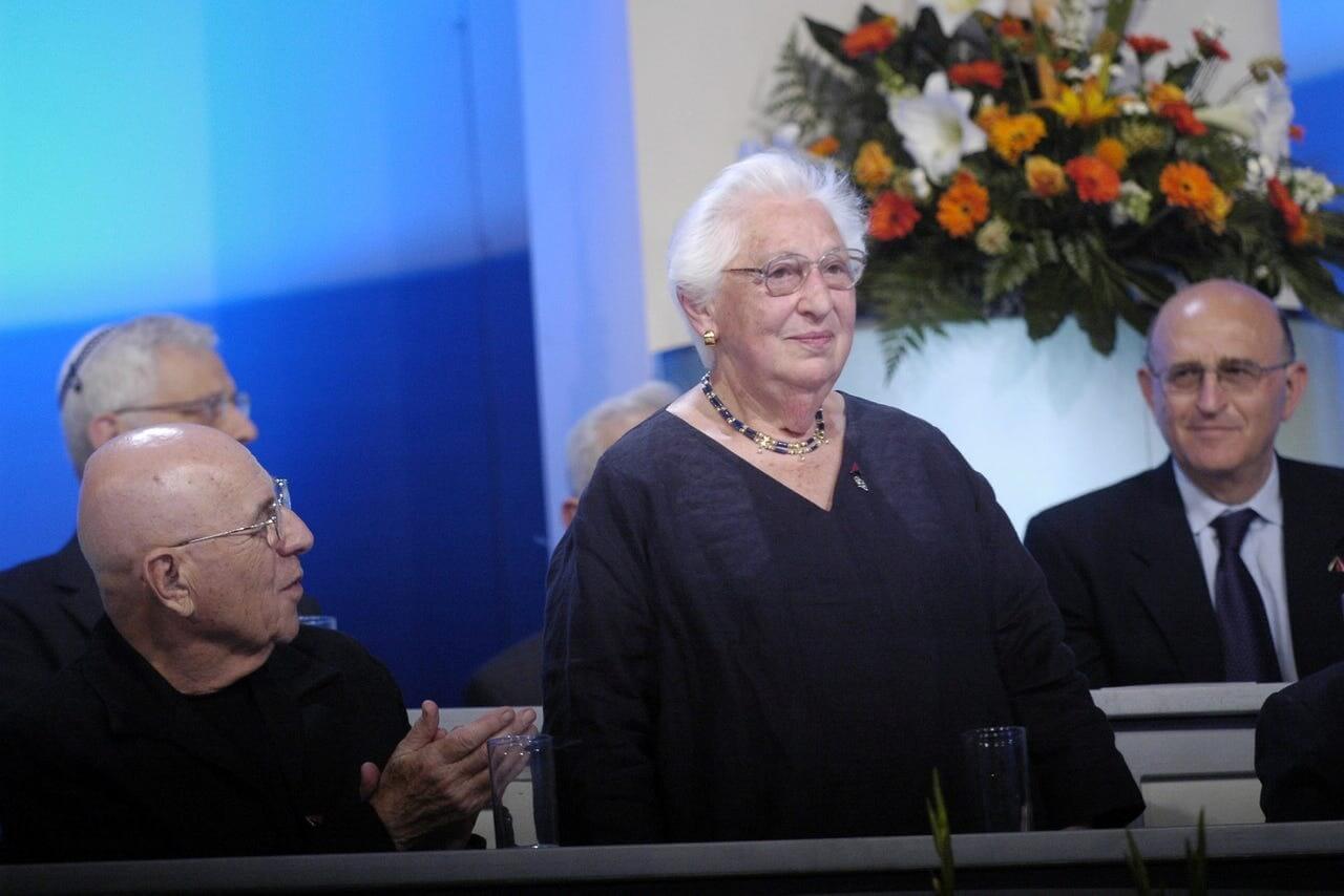 Alice Shalvi receiving the Israel Prize in 2007.