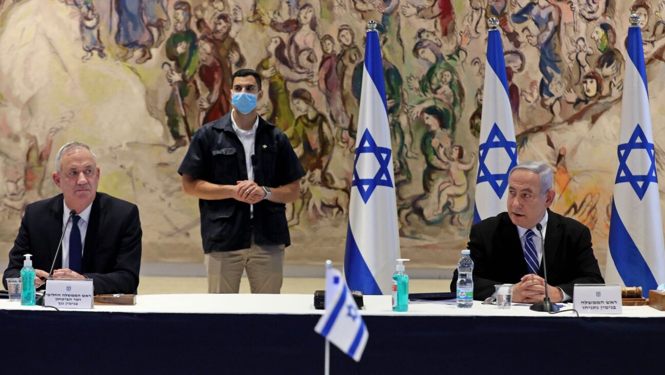 Israeli Prime Minister Benjamin Netanyahu and then-Defense Minister Benny Gantz pictured in 2020. (ABIR SULTAN/POOL/AFP via Getty Images)
