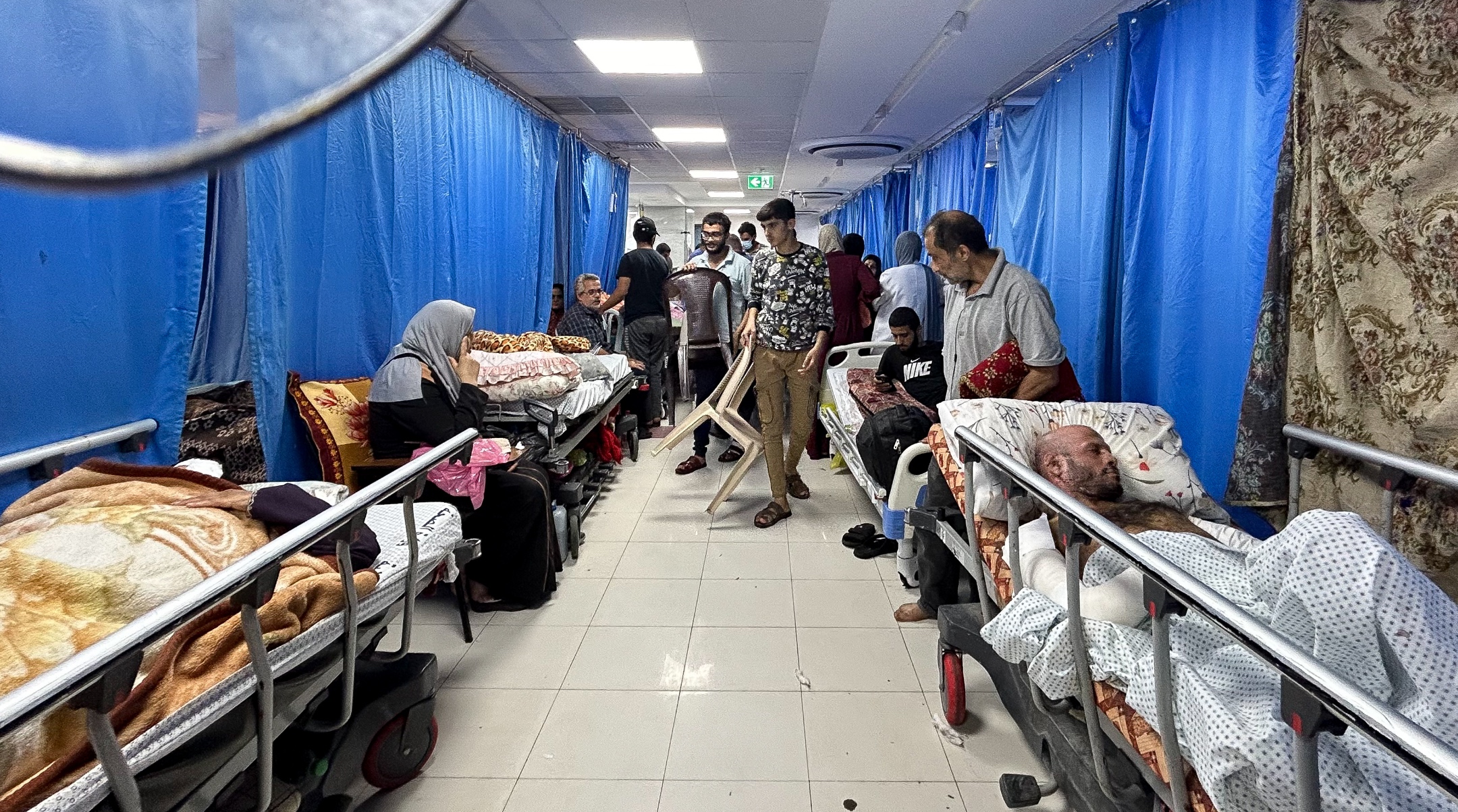 Palestinians seen at the Al Shifa Hospital in Gaza City, Nov. 10, 2023. (Flash90)