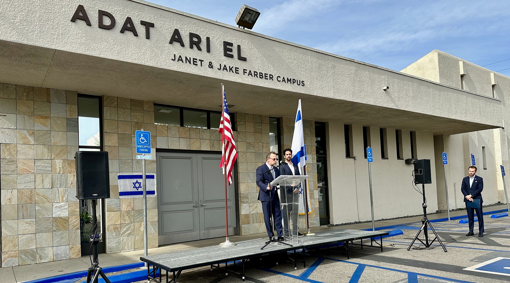 Adat Ari El Rabbi Brian Schuldenfrei, left, and Executive Director Eric Nicastro, at a press conference outside the synagogue, Nov. 10, 2023 in Los Angeles. (Jacob Gurvis)