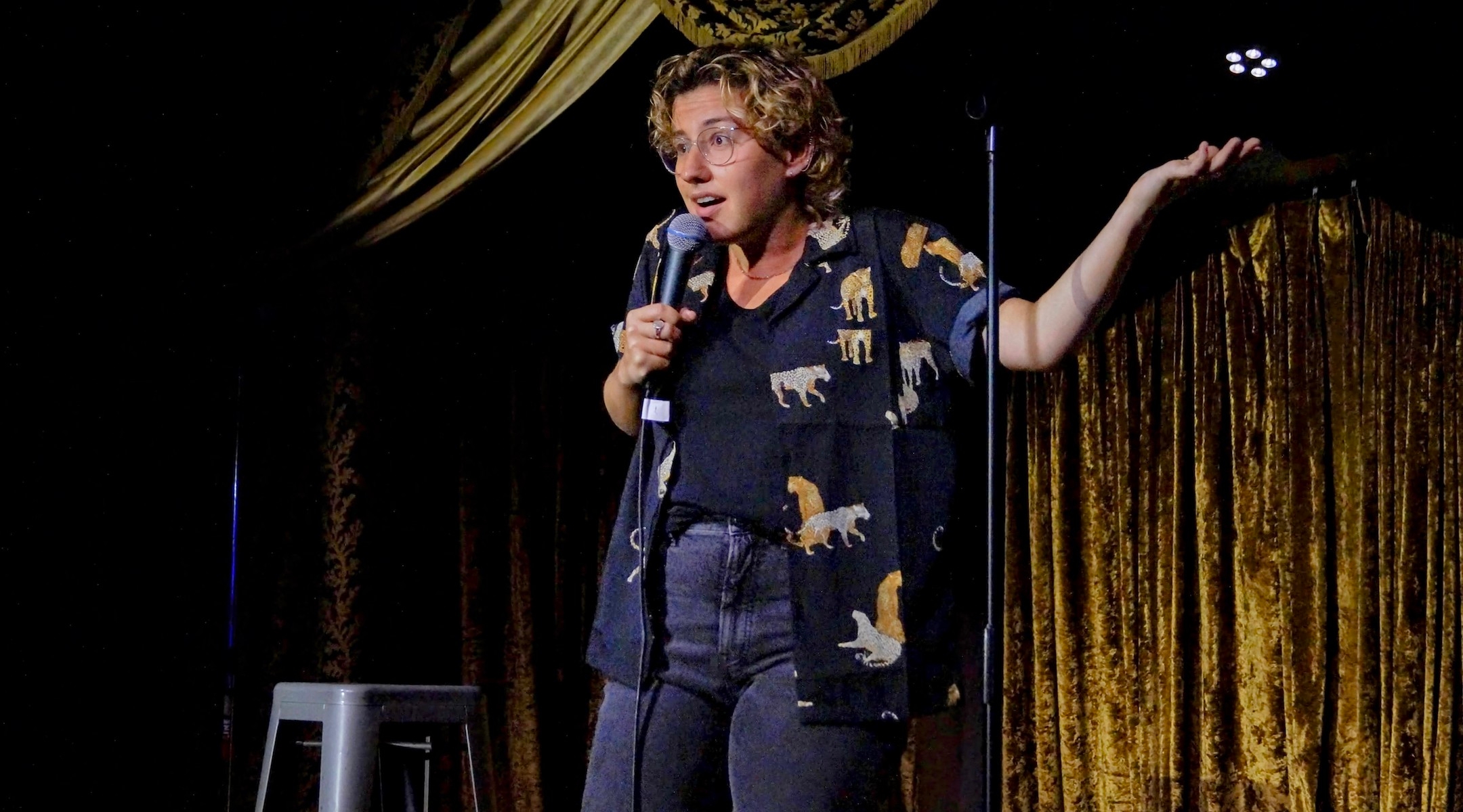 Raye Schiller, who grew up in an Orthodox comunity in Queens, is hosting an all-Jewish, all-queer lineup for New York Comedy Festival. (Courtesy of Schiller)