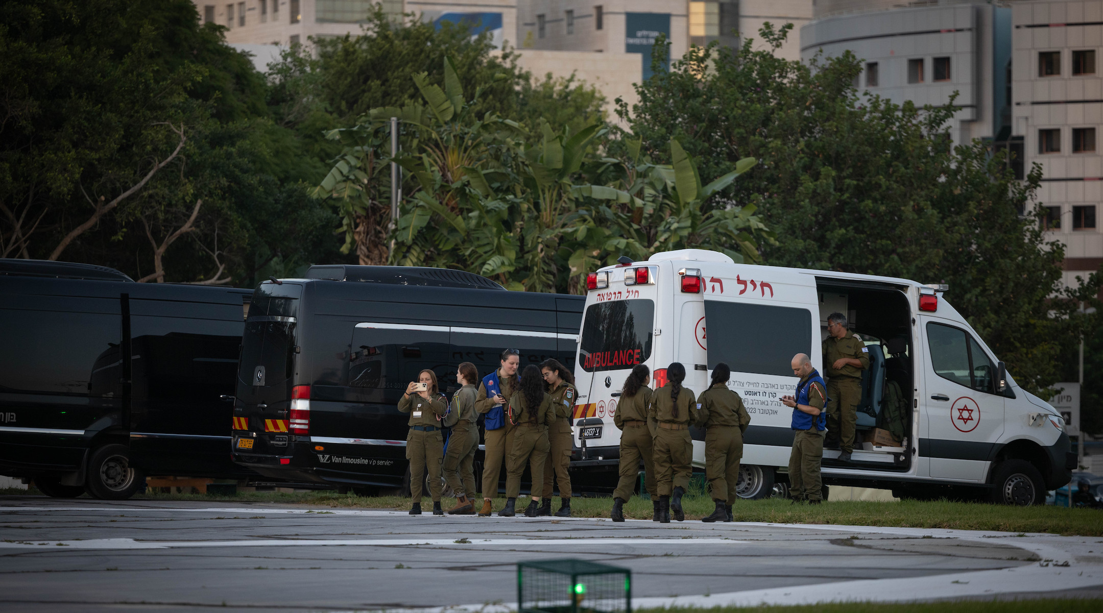 Israeli soldiers wait for the arrival of Israeli hostages at the Schneider Children’s Medical Center in Petah Tikva, Nov. 24, 2023. (Yonatan Sindel/Flash90)