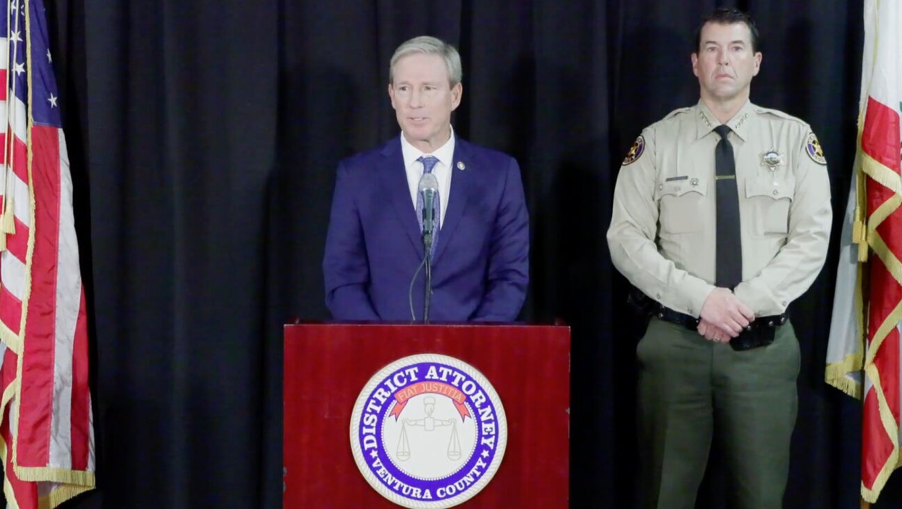 Ventura County District Attorney Erik Nasarenko, left, and Sheriff James Fryhoff at a press conference, Nov. 17, 2023, in Thousand Oaks, CA. (Screenshot)