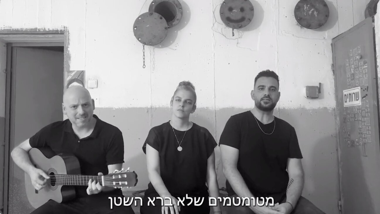 Ori Weinstock, who wrote the song, appears in the video with Lee Gaon and Gaby Sidon.