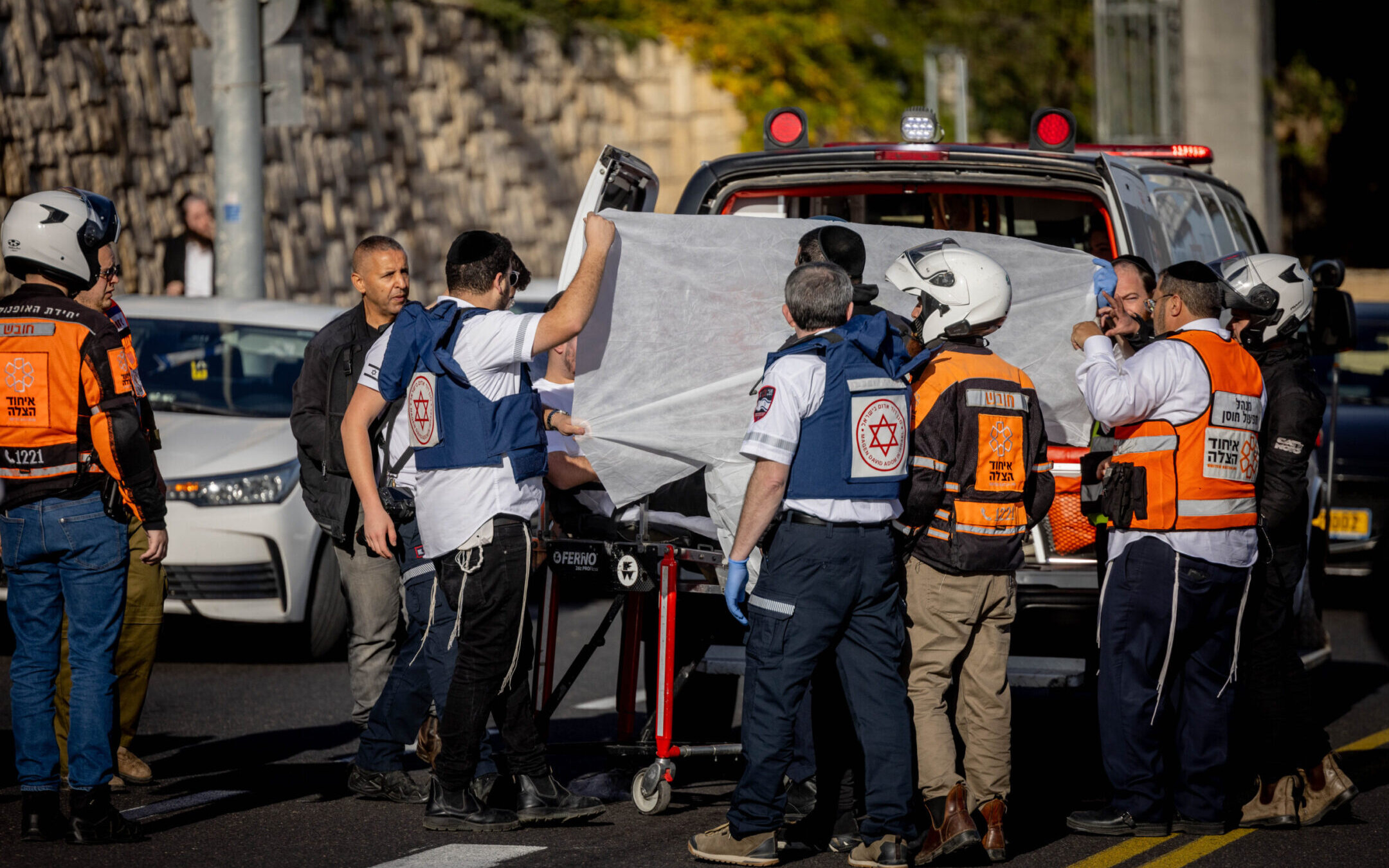 Israeli security at the scene of a terror shooting attack at the entrance to Jerusalem where Hamas-affiliated terrorists killed three Israelis and an IDF soldier killed one more, Yuval Castleman, Nov. 30, 2023. (Chaim Goldberg/Flash90)