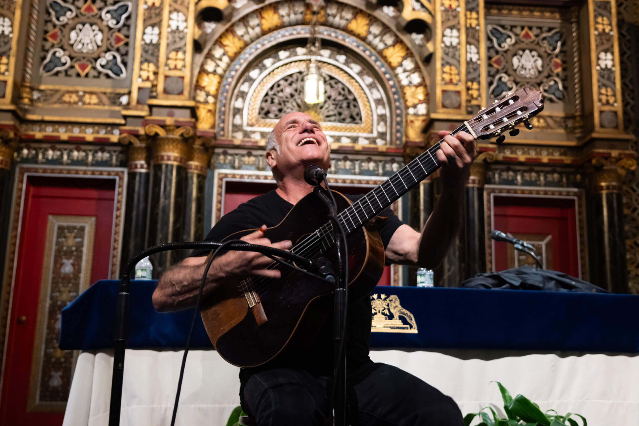 David Broza performs Oct. 22 at Bnai Jeshurun Synagogue.