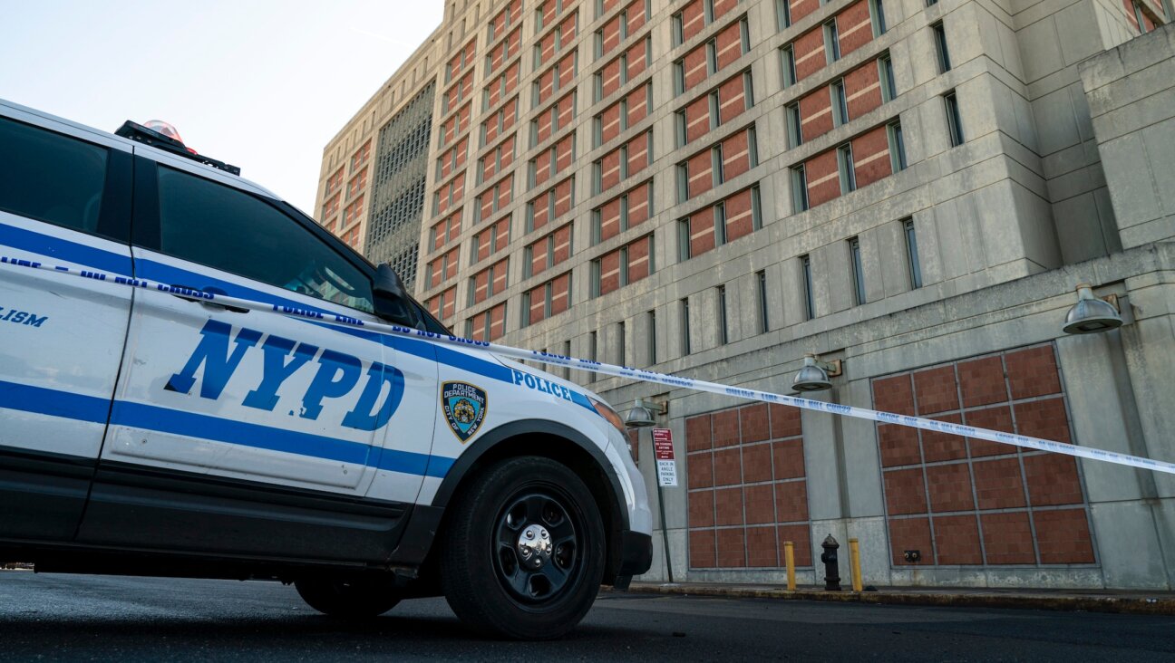 An NYPD vehicles sits outside the Metropolitan Detention Center in Brooklyn, Feb. 4, 2019. (Drew Angerer/Getty Images)