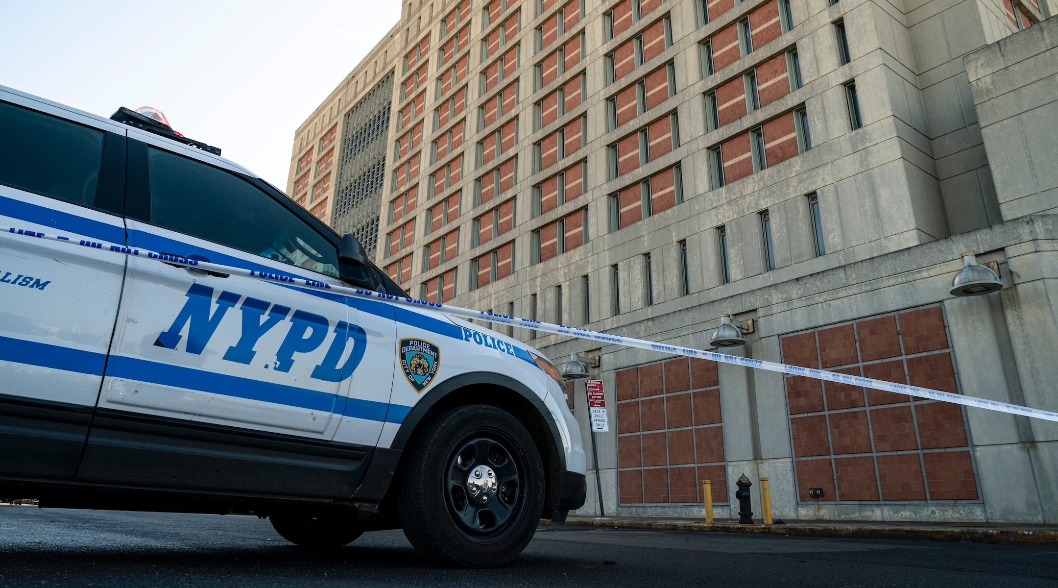 An NYPD vehicles sits outside the Metropolitan Detention Center in Brooklyn, Feb. 4, 2019. (Drew Angerer/Getty Images)