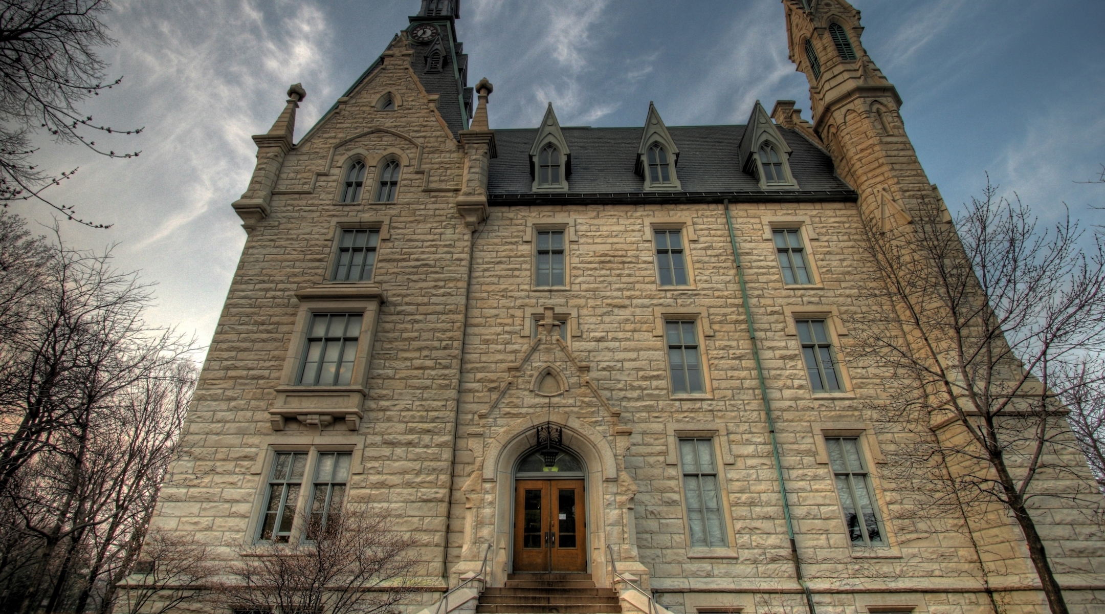 University Hall at Northwestern University. (Wikimedia Commons)
