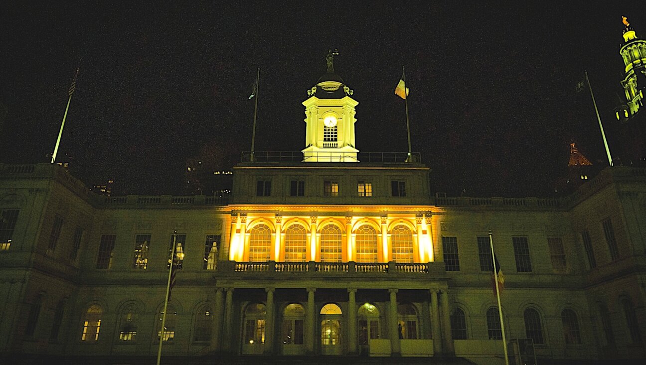 City Hall lit yellow in honor of International Holocaust Remembrance Day on January 27, 2023. (Caroline Willis / Mayoral Photo Office)