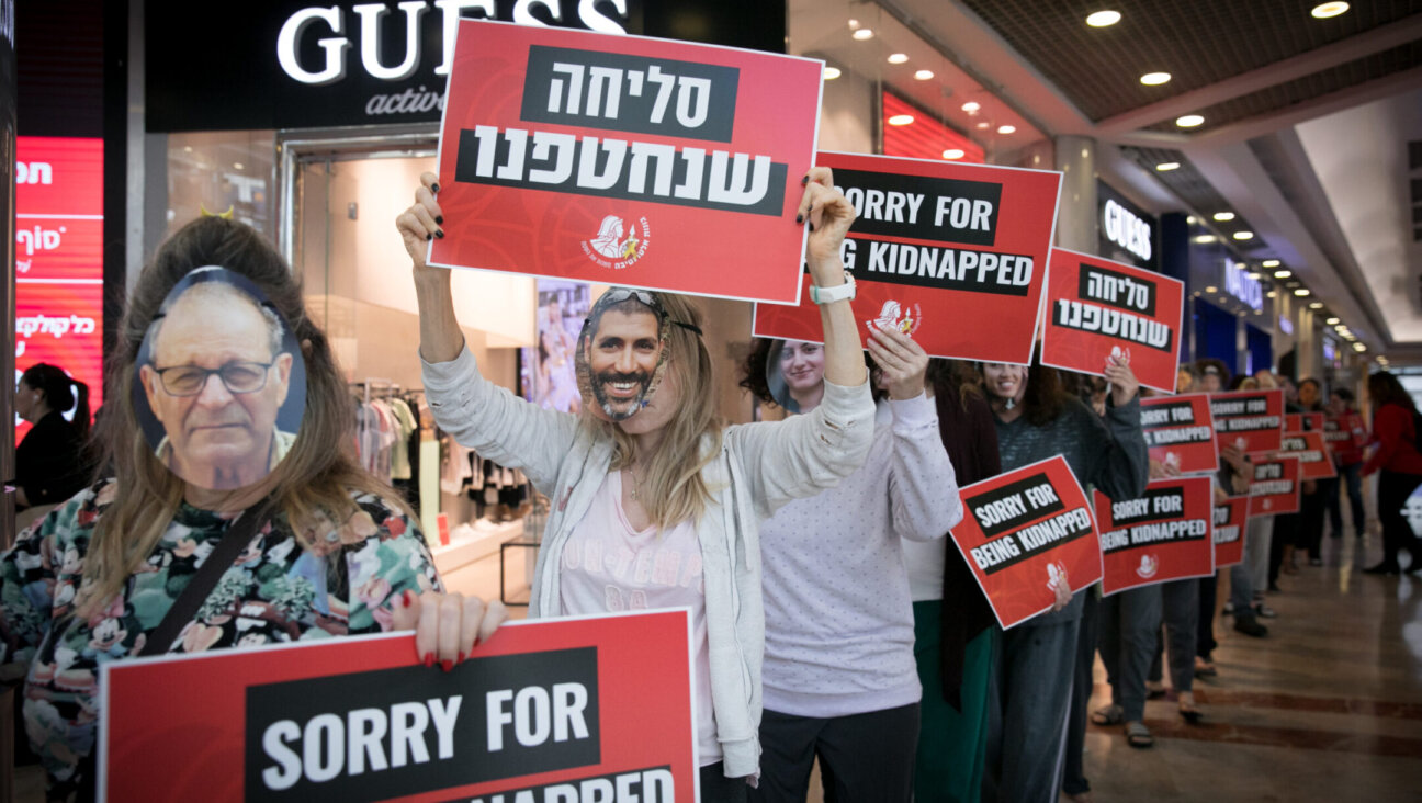 Israelis protest calling for the release of Israeli hostages held by Hamas terrorists in Gaza, at Azrieli Mall in Tel Aviv Feb. 21, 2024. (Miriam Alster/Flash90)