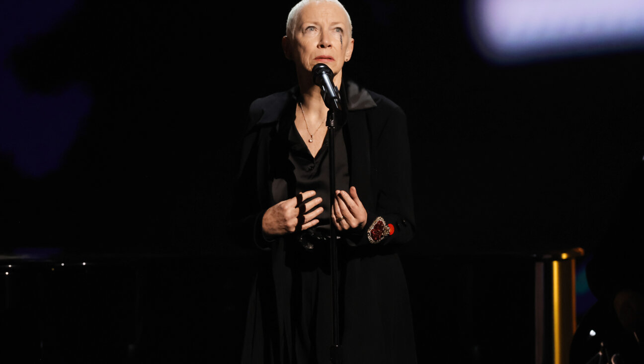 Annie Lennox performs at the Grammys, shortly before her call for a cease-fire.