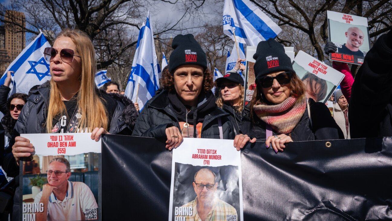 Keren Munder, center, a former Hamas hostage, at a rally in Central Park, March 10, 2024. (Luke Tress)