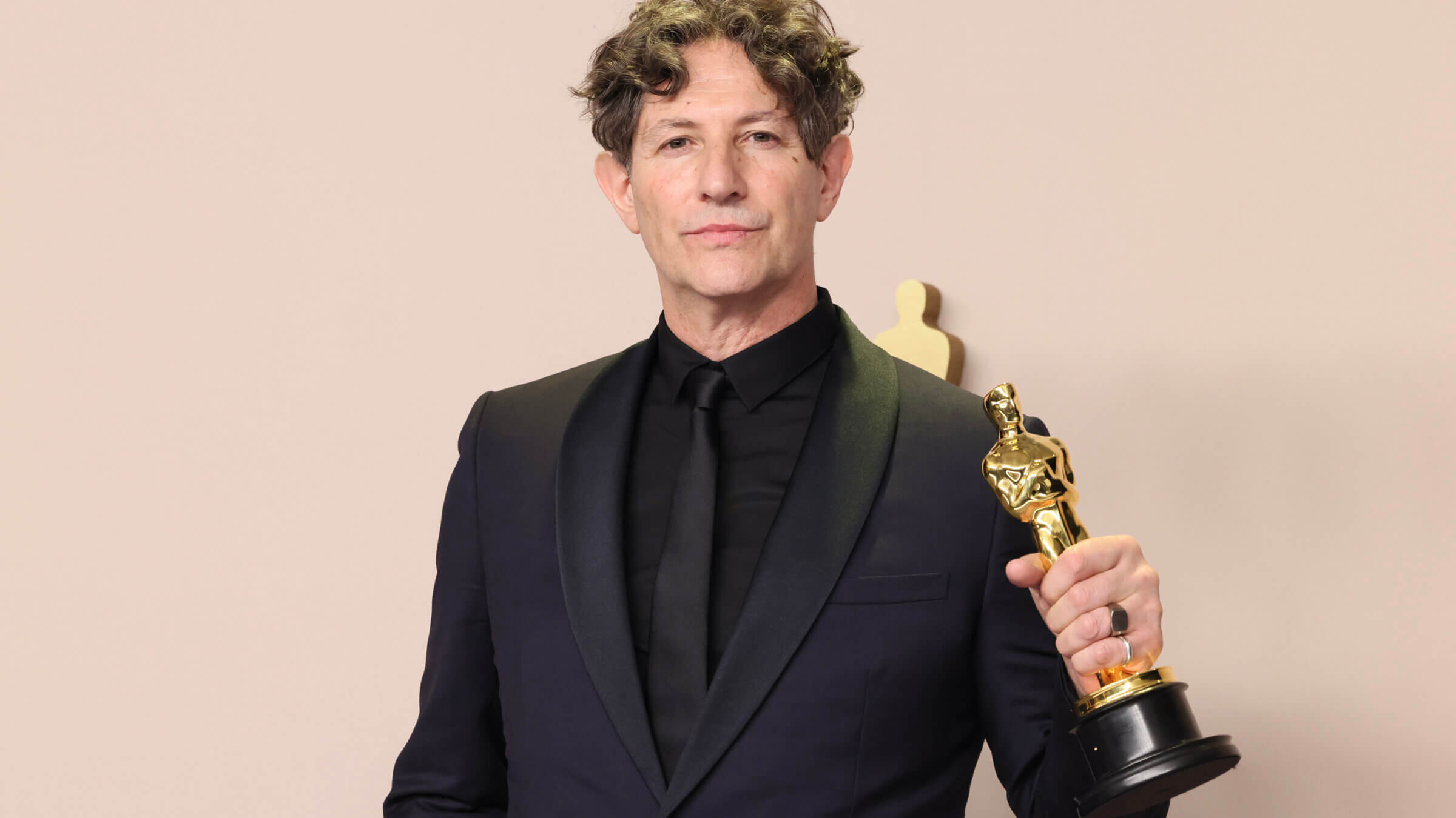 Jonathan Glazer poses with his Oscar fo r<i>The Zone of Interest.</i>
