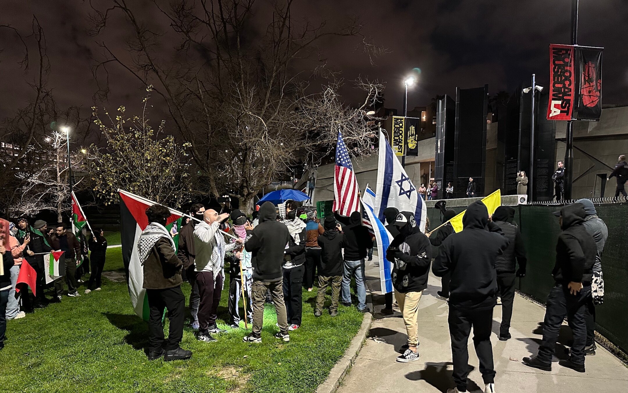 Pro-Palestinian and pro-Israeli protesters faced off outside a planned speech by Ran Bar-Yoshafat, the Israeli reservist and advocate whose speech at the University of California, Berkeley, was derailed, Los Angeles, Feb. 29, 2024. (Jacob Gurvis)