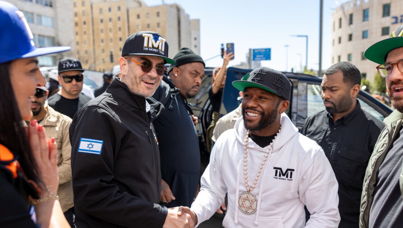 Mayweather, <i>right</i>, with United Hatzalah president Eli Beer in Jerusalem on March 12.