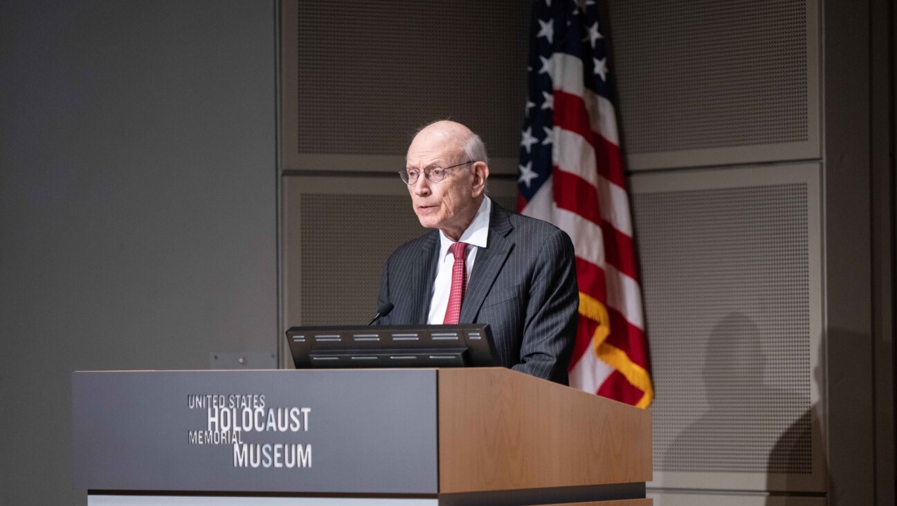Ambassador Stuart Eizenstat, one of the architects of the 1998 Washington Principles, delivers remarks at a 25th anniversary convening. (Courtesy WJRO and Claims Conference)