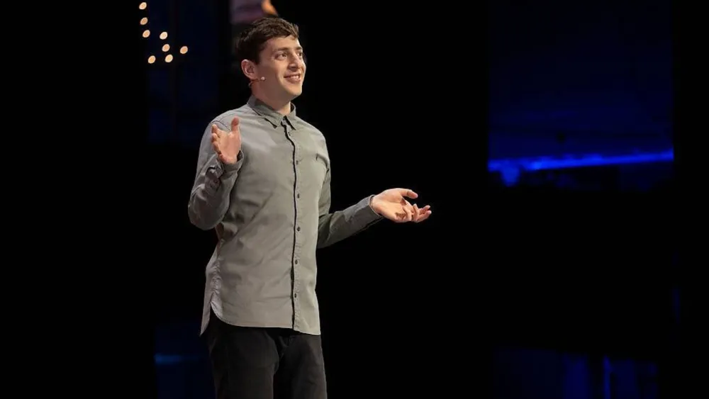 Alex Edelman’s antisemitism-focused one-man show, “Just For Us,” is premiering on HBO as a comedy special. (Courtesy Max)