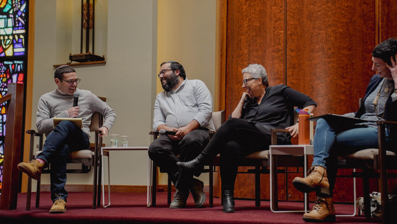 Rabbi David Minkus (left) leads a discussion at Mercaz, a community programming initiative of Congregation Rodfei Zedek in Chicago’s Hyde Park. In June 2024 Minkus released “A Leaflet Drops in Shul,” a podcast about his handling of an anti-Zionist congregant’s actions. (Courtesy of Mercaz)