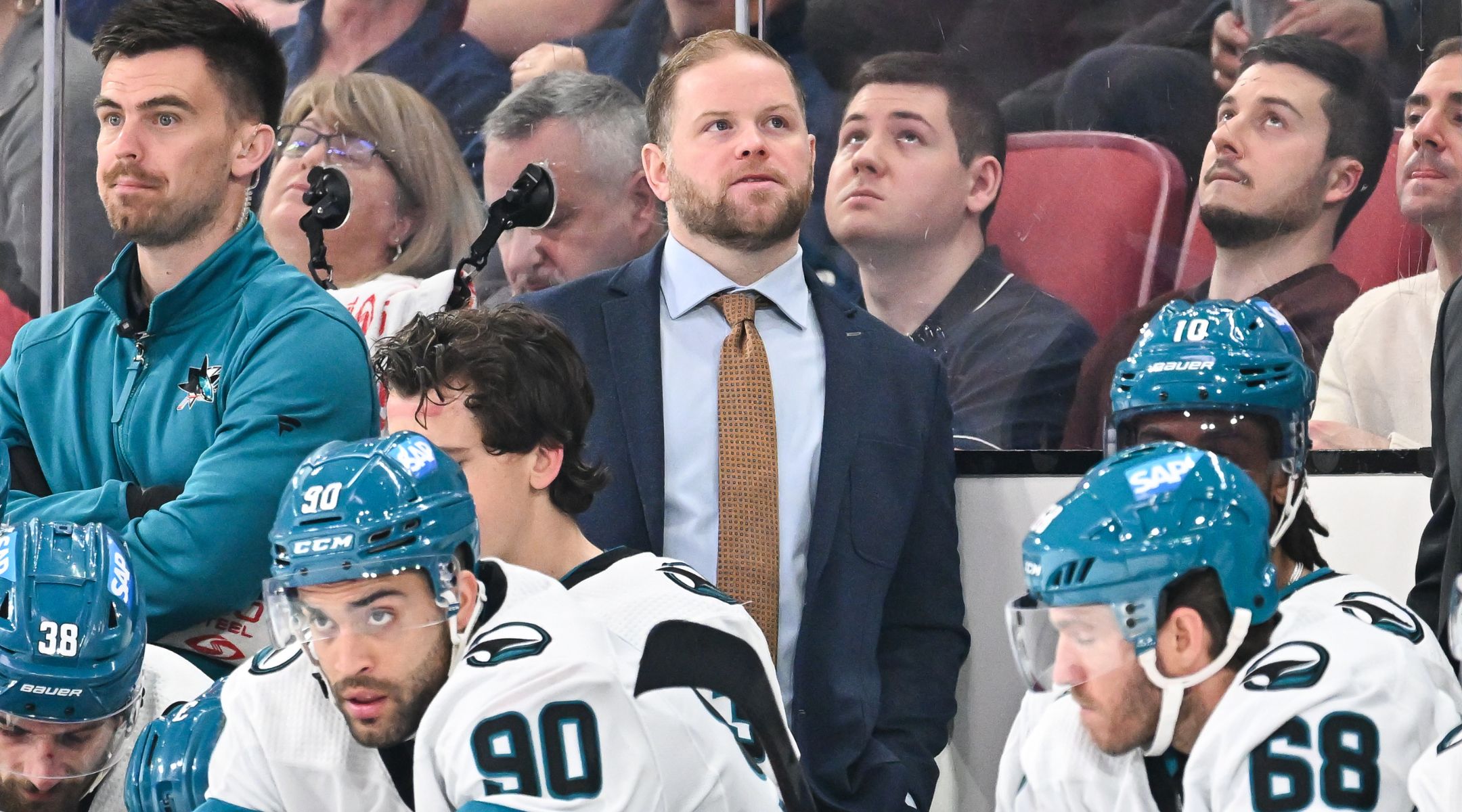 San Jose Sharks assistant coach Ryan Warsofsky, center, during a game against the Montreal Canadiens, Jan. 11, 2024, in Montreal. (Minas Panagiotakis/Getty Images)