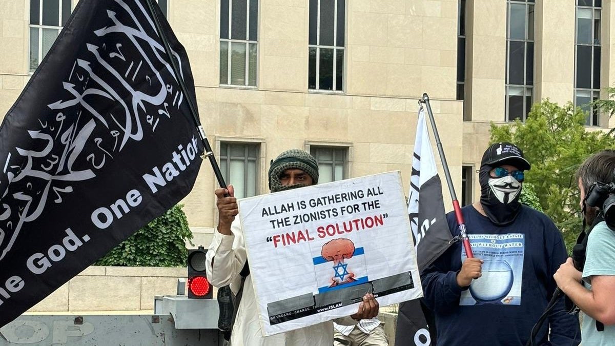 A protester holds up a Hamas flag and a sign invoking the “final solution” at Union Station near the U.S. Capitol, July 24, 2024. (ADL on X)